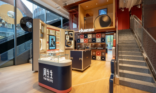 随型表达，由此开启， 周生生Charme Trunk「百变旅行箱」登陆成都